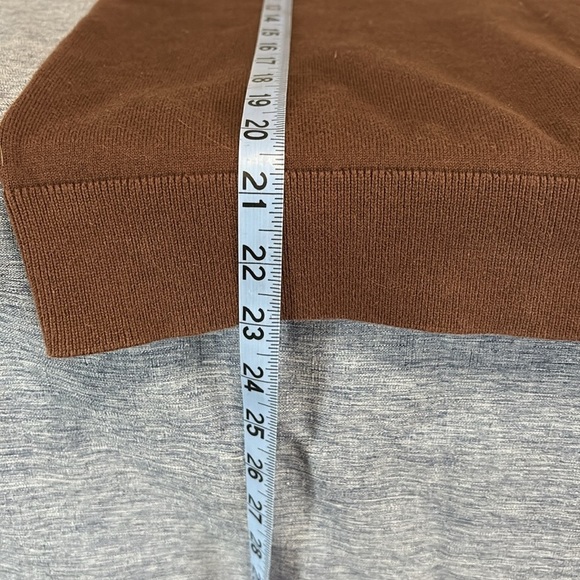 Women’s Tommy Hilfiger Size Small Brown Turtleneck Fitted Sweater - Picture 6 of 6